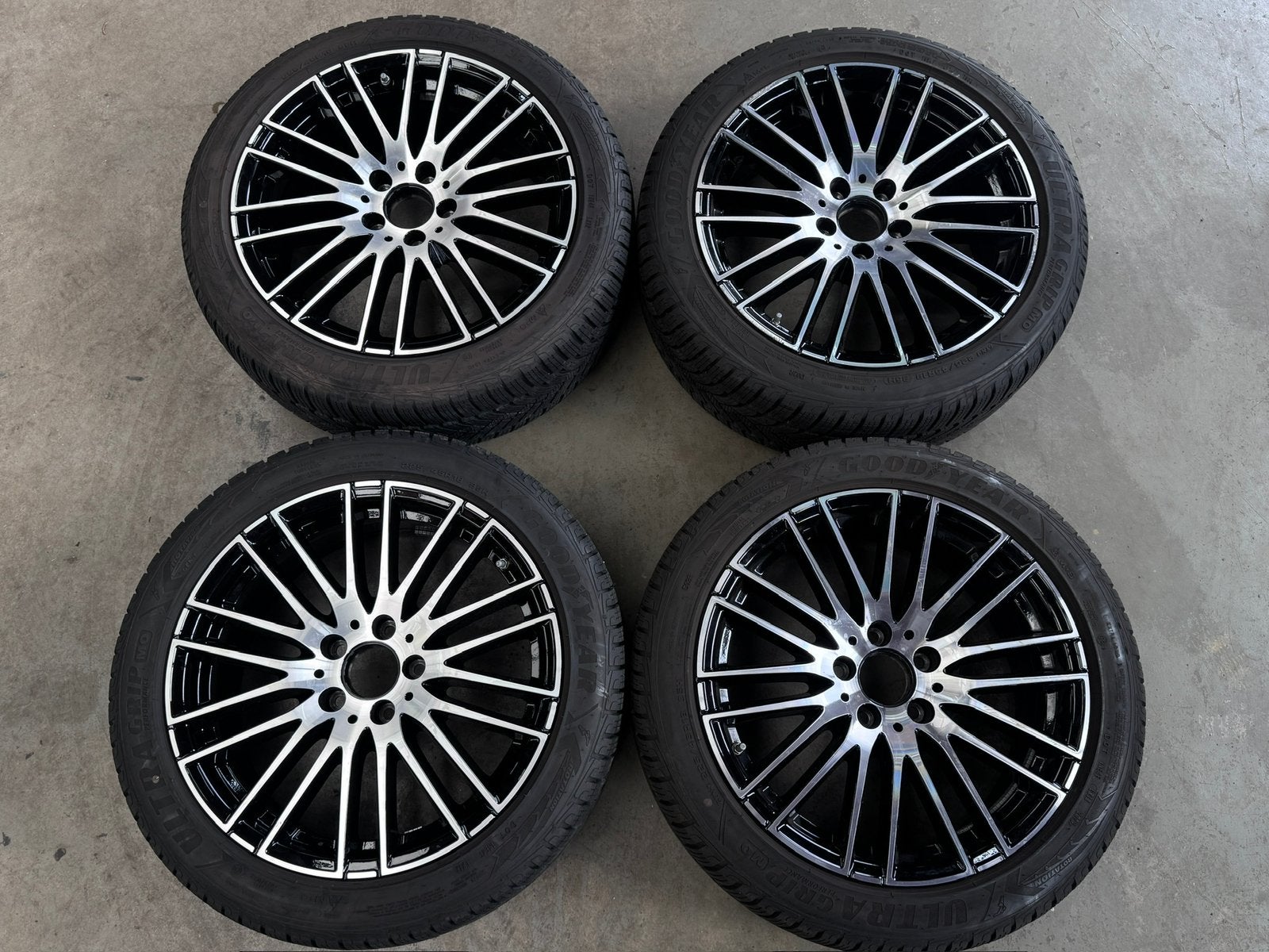 18” Mercedes C Klasse W206 velgen met winterbanden 225 45 18, Auto-onderdelen, Ophalen, 18 inch, Gebruikt, Banden en Velgen