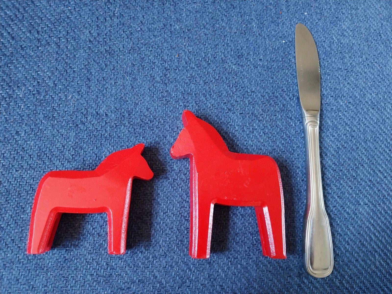 Twee Houten Dala-paardjes van Tante Brocante, Ophalen of Verzenden, Gebruikt, Beeldje of Figuurtje