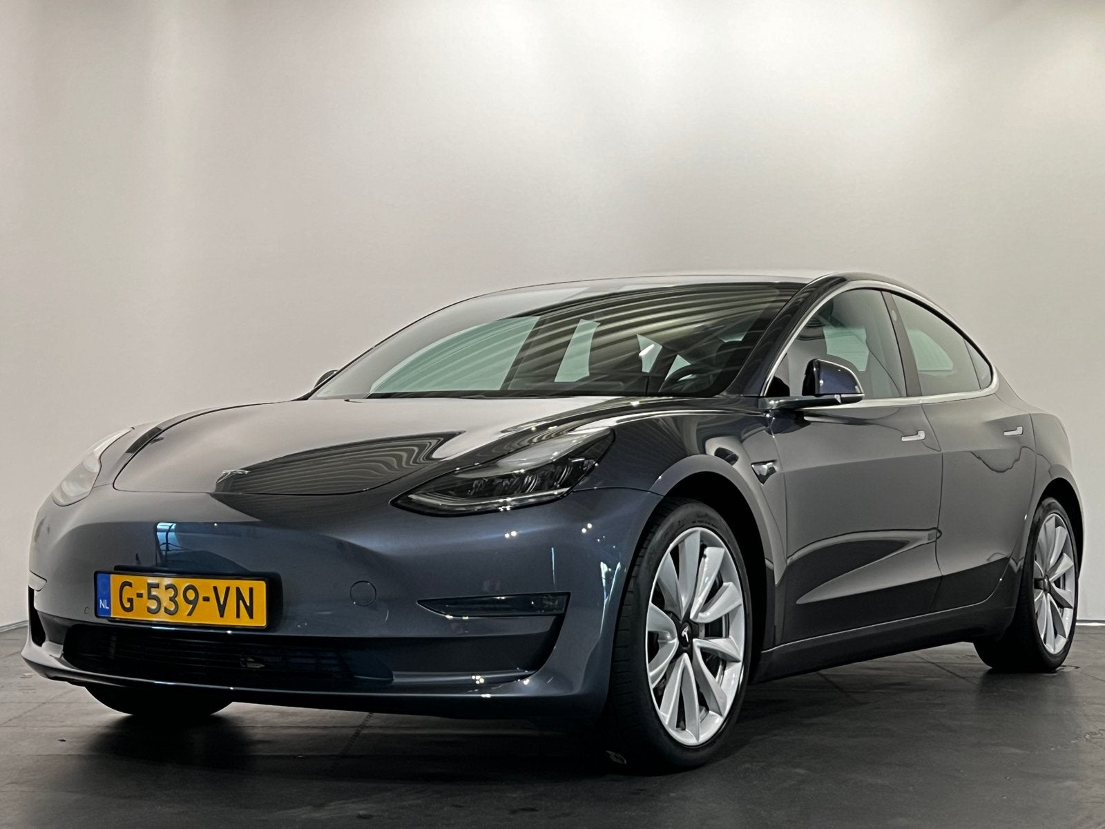 Tesla Model 3, Long range AWD, 2019 Grijs, Auto's, Automaat, 1831 kg, 451 pk, Origineel Nederlands