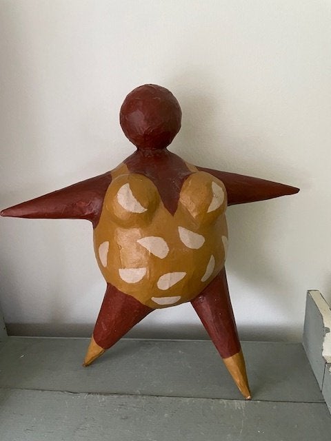 Beeld papier mache. Dikke volle dame in badpak. Curacao., Ophalen