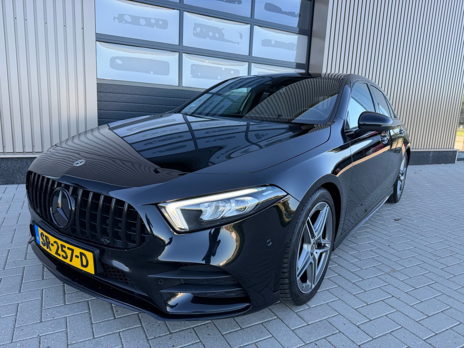 Mercedes-Benz A-Klasse A180D AMG-line 2018 A45 Blackpakket, 1345 kg, Zwart, 4 cilinders, Zwart