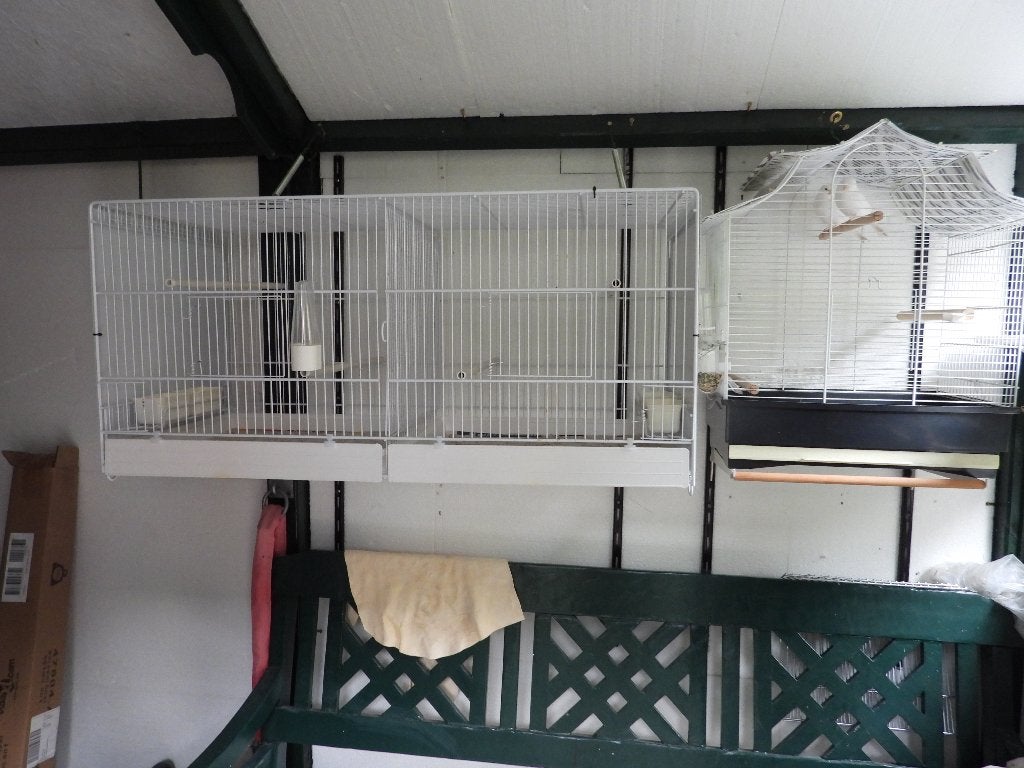 VOGEL KOOI MET TUSSEN WAND., Ophalen of Verzenden, Nieuw, Metaal, Vogelkooi