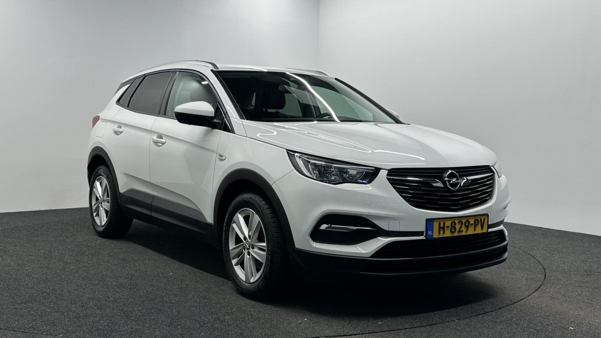 Opel Grandland X 1.2 Turbo Business Edition CARPLAY CAMERA E, Auto's, Voorwielaandrijving, Gebruikt, 1199 cc, Met garantie (alle)