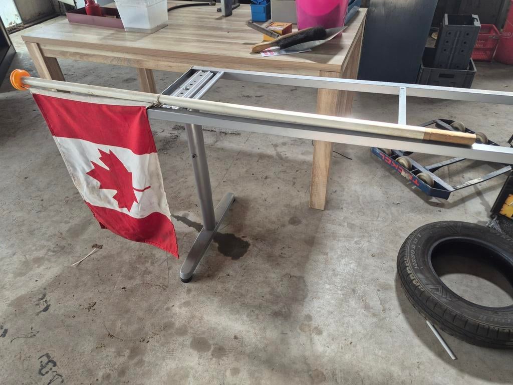 Canadese vlag met stok, Ophalen, Gebruikt