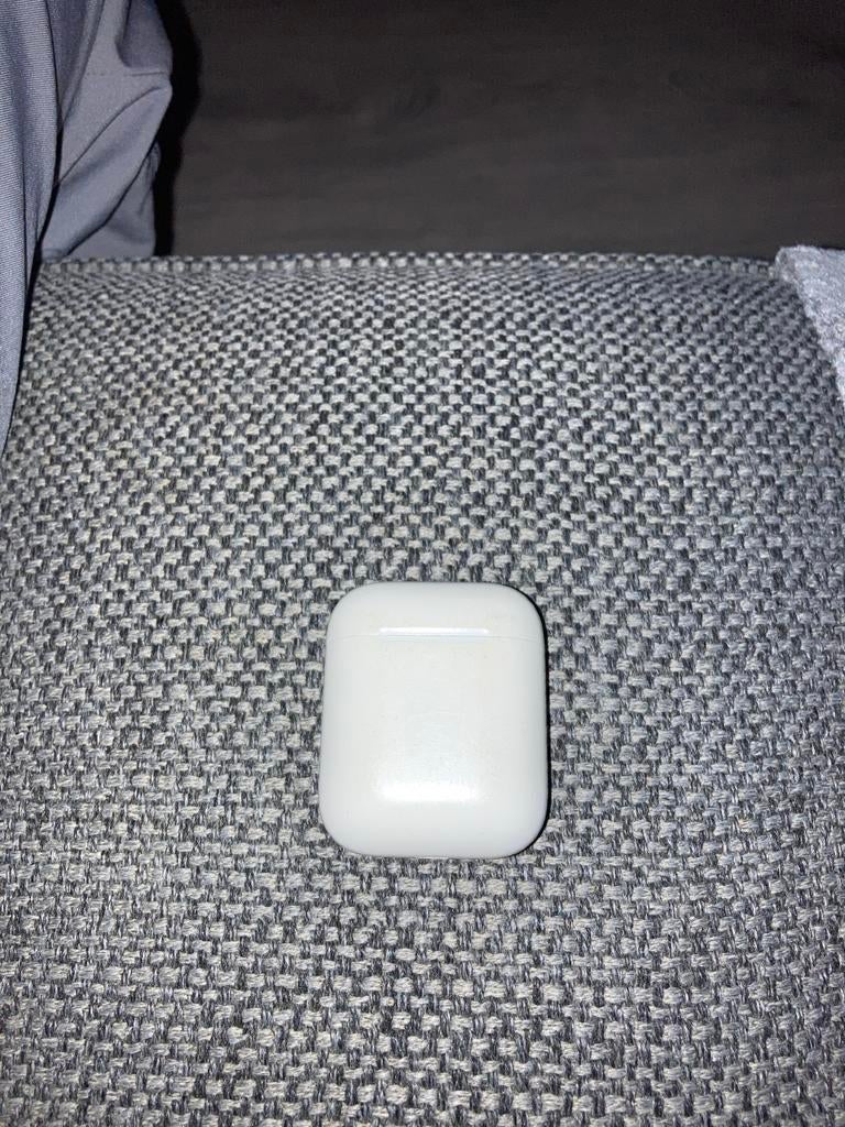 AirPods case 1/2 (zonder oortjes), Ophalen of Verzenden, Gebruikt, Overige merken, Draadloos