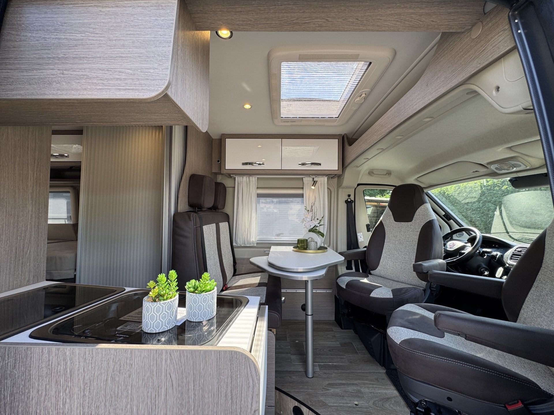 Pössl Roadcruiser 640 D-Line 160 pk AUTOMAAT 9-Traps Euro6, Caravans en Kamperen, Campers, Automaat, Buscamper of Camperbus, Ringverwarming