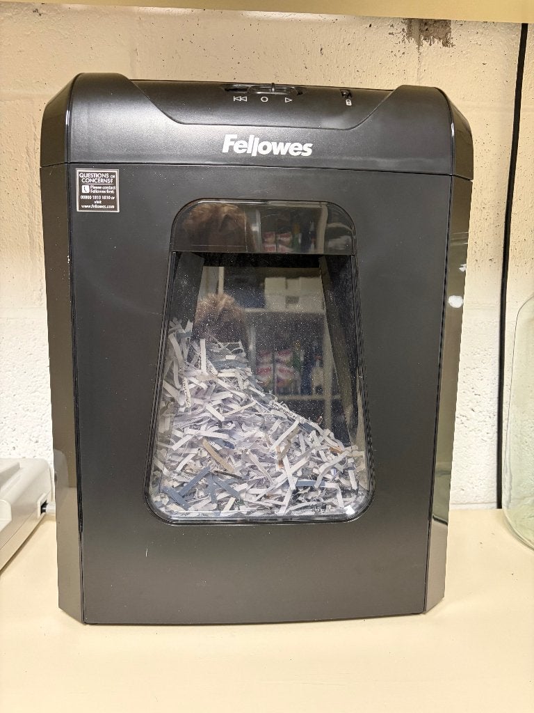 PAPIERVERSNIPPERAAR, Diversen, Ophalen, Zo goed als nieuw