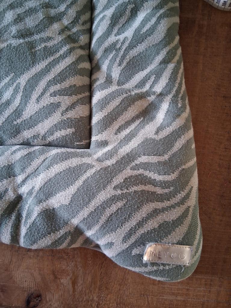 Boxkleed groen, zebraprint en zachte kant, 100x80 cm, Ophalen, Gebruikt