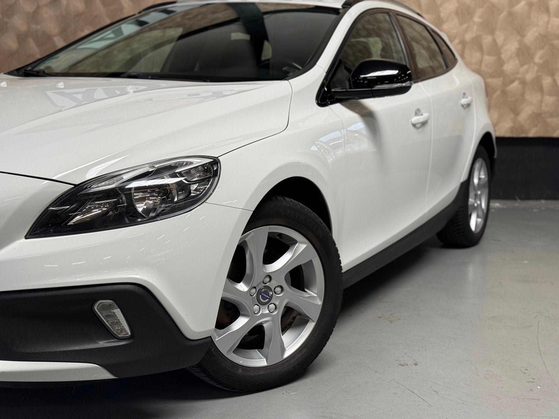 Volvo V40 Cross Country 1.6 T4 Momentum | Airco | Cruise |, Voorwielaandrijving, Gebruikt, 4 cilinders, Leder en Stof