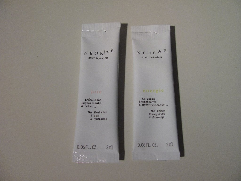 2x Sisley Neurae creme proefje / sample / monstertje, Ophalen of Verzenden, Nieuw, Gehele gezicht, Verzorging