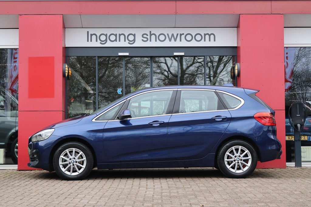 BMW 2 Serie Active Tourer 216d Automaat Executive Launch Edi, Auto's, BMW, Stof, Gebruikt, Blauw, 116 pk