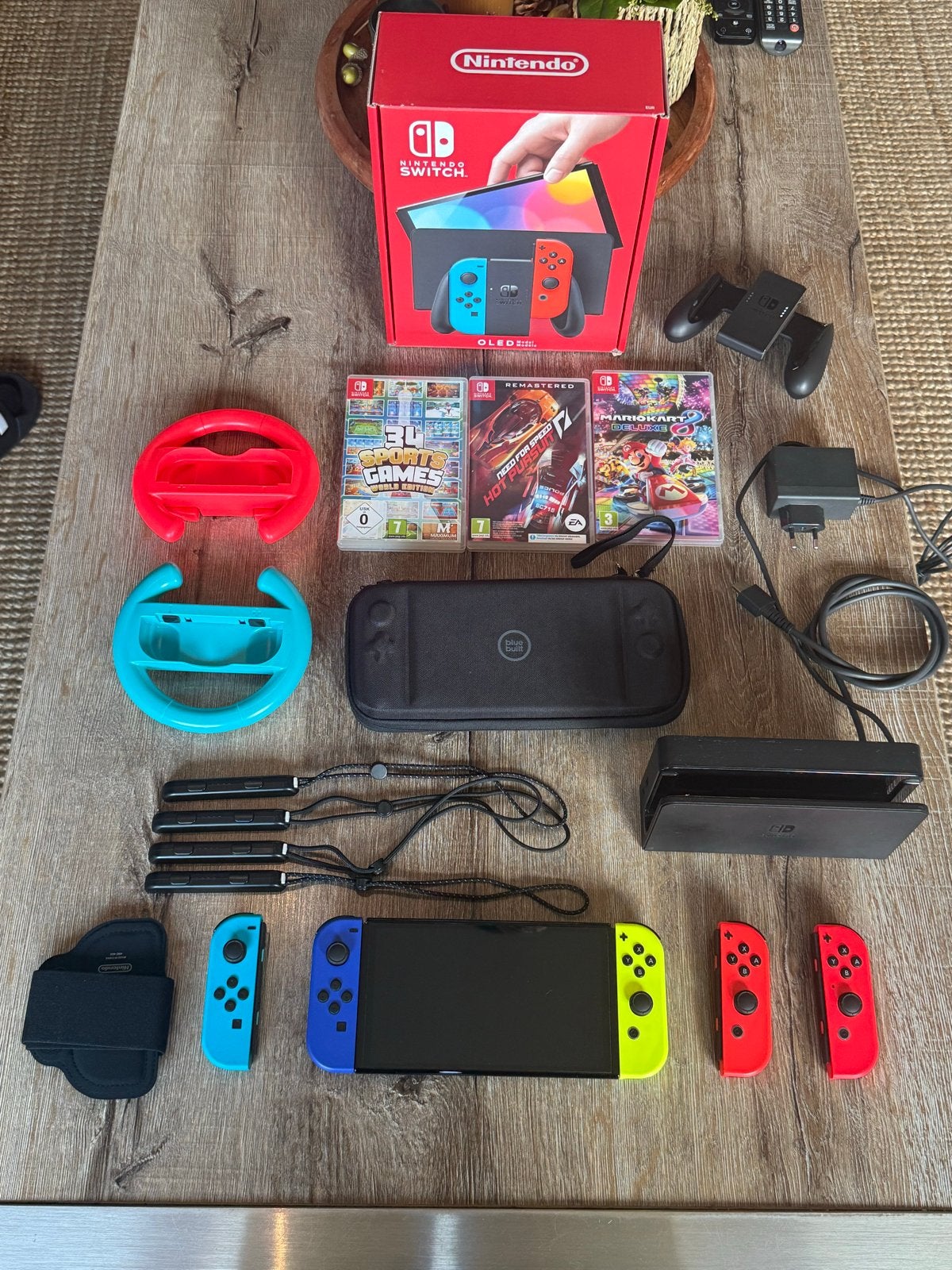 Nintendo Switch OLED + alles op de foto. Bieden is mogelijk., Switch OLED, Met games, Verzenden, Zo goed als nieuw