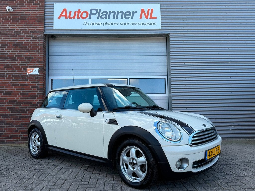 Mini Cooper 1.4 One! Airco! Carplay! Nieuwe APK!, Auto's, Voorwielaandrijving, Stof, Zwart, 4 cilinders