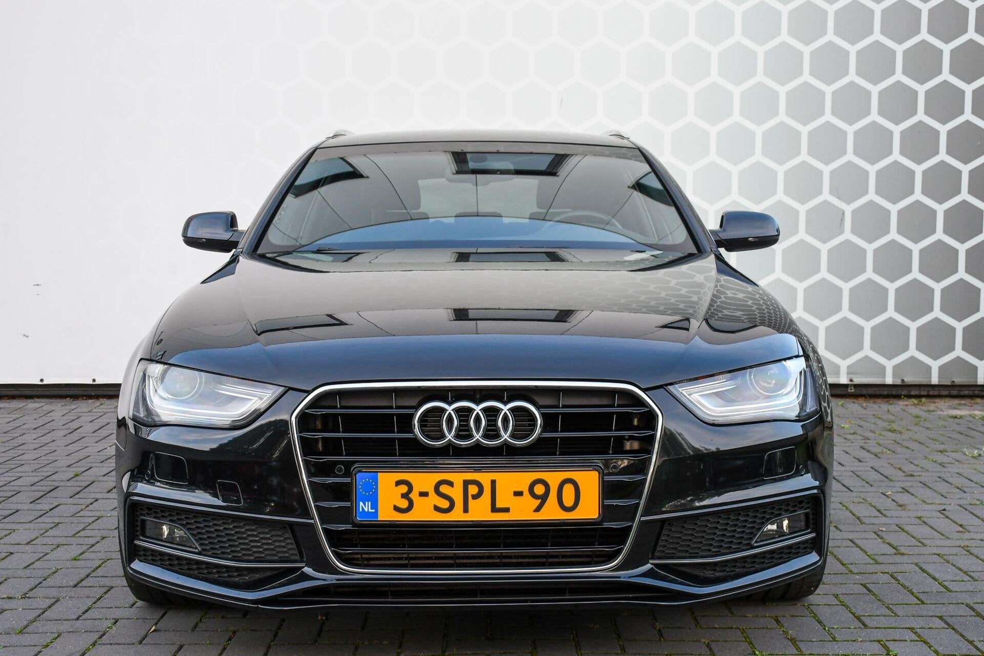 Audi A4 Avant 1.8 TFSI S-Line B&O CarPlay Nieuwe motor, Auto's, Gebruikt, 1505 kg, A4, Zwart