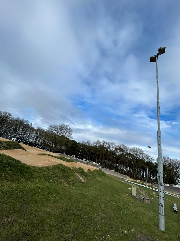 Lichtmasten 10 meter, Ophalen of Verzenden, Gebruikt, Mast