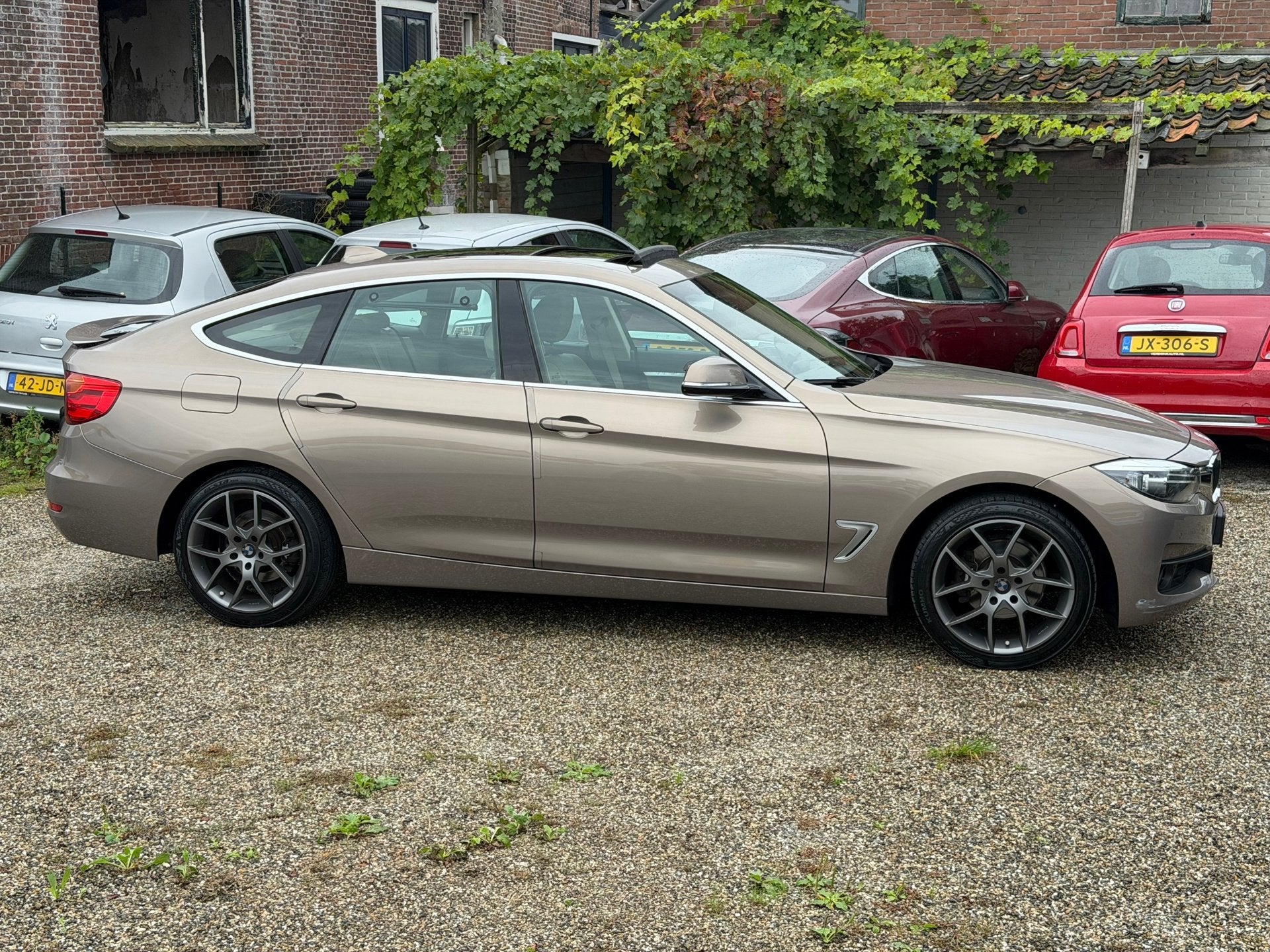 BMW 3 SERIES 3-serie Gran Turismo 320i High Executive|PANO|C, Auto's, Gebruikt, 4 cilinders, Bruin, 163 pk