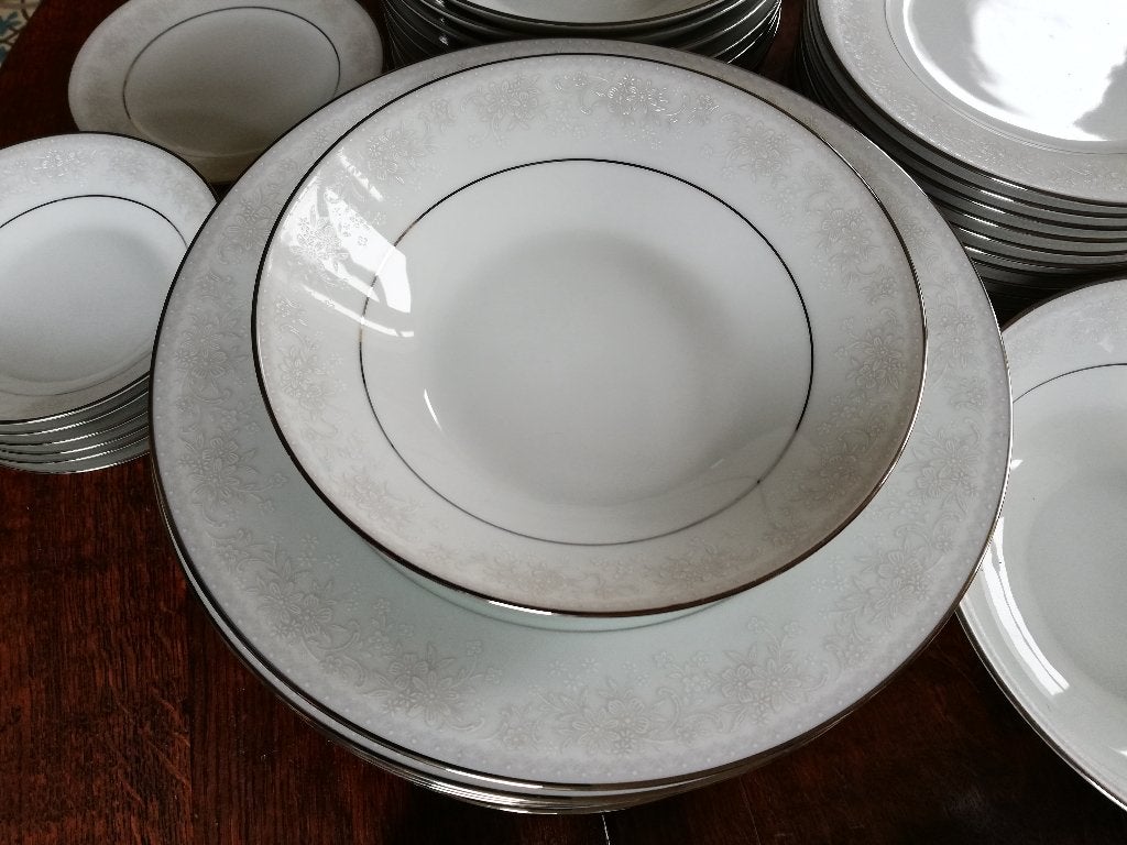Luxe servies Noritake bone china, Misty mooi subtiel decor, Huis en Inrichting, Ophalen, Zo goed als nieuw, Overige stijlen, Porselein