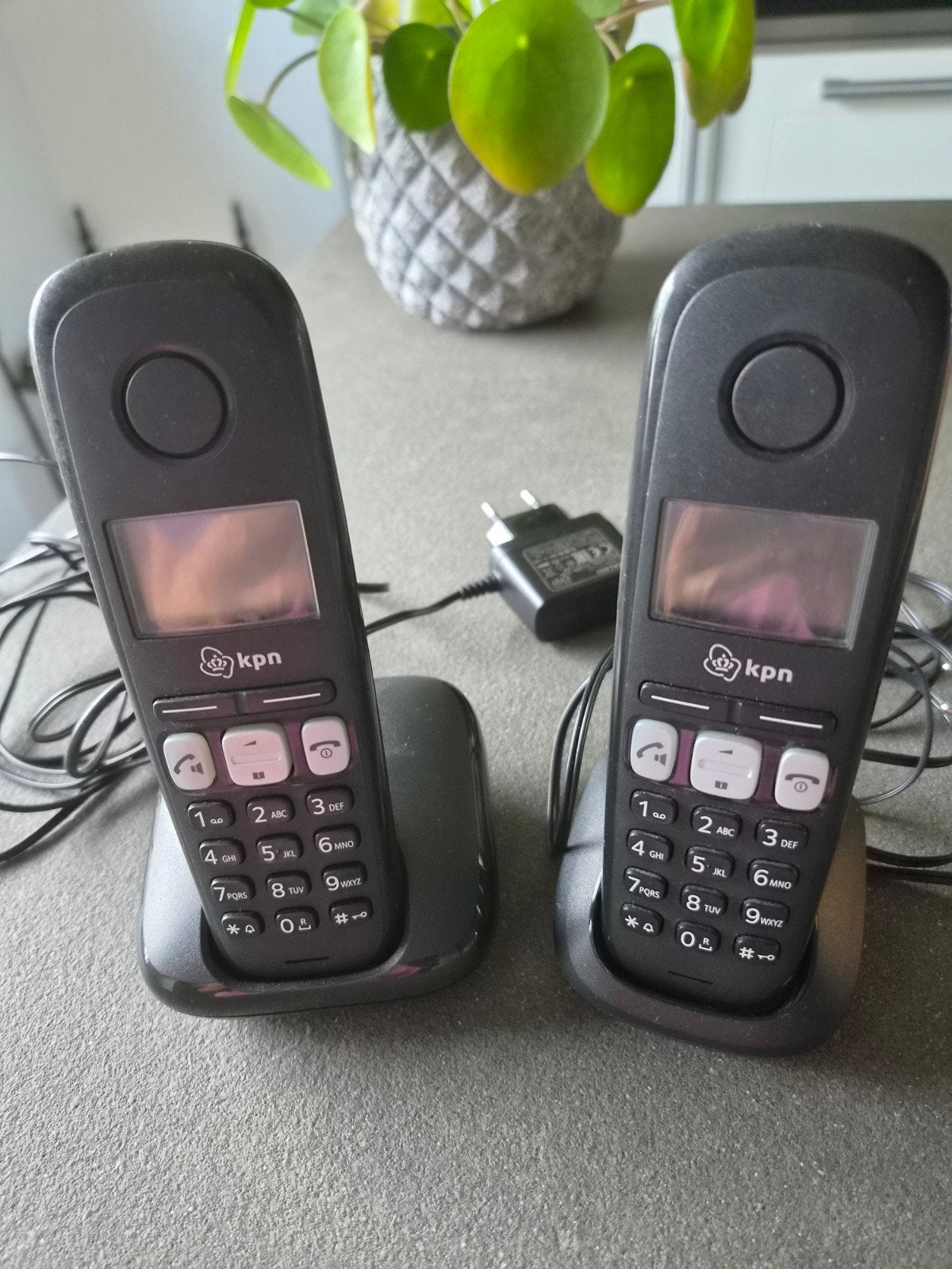 KPN Chicago Duo draadloze telefoons (2 handsets), Telecommunicatie, Vaste telefoons | Handsets en Draadloos, Ophalen of Verzenden
