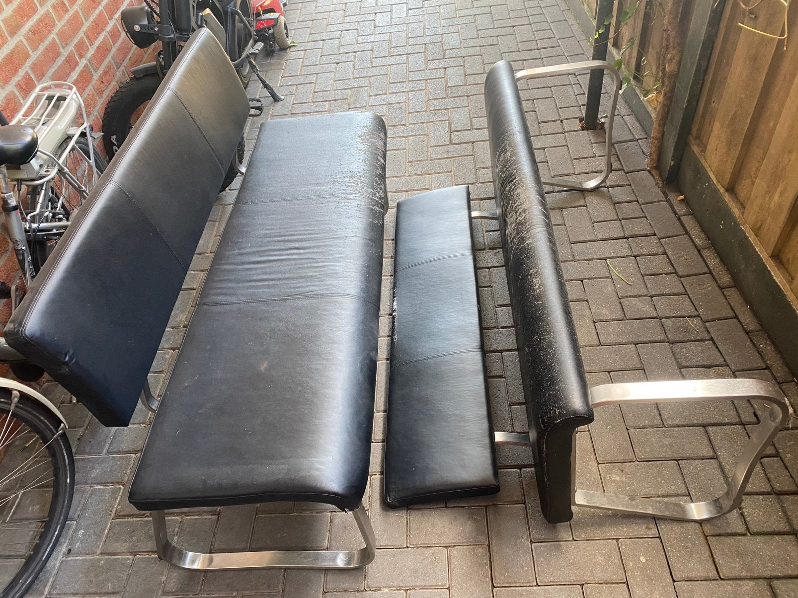 Stoffeerder gezocht voor 2 bankjes (leer), Ophalen, Nieuw, Zwart