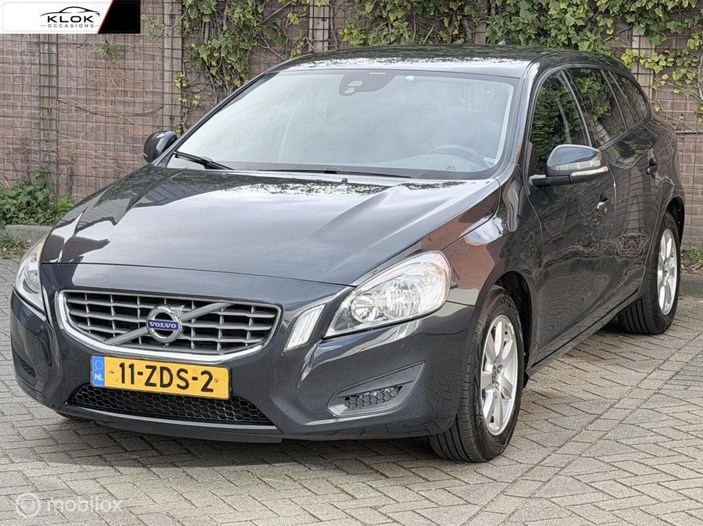 Volvo V60 1.6 T3 Kinetic NAP Automaat Navi Cruise Clima, Auto's, Parkeersensor, 4 cilinders, 150 pk, 1451 kg