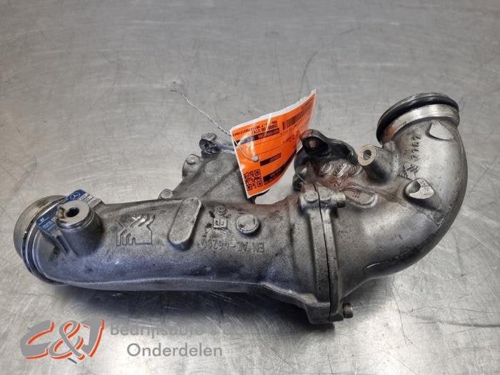 Turbo Pijp van een Mercedes Vito