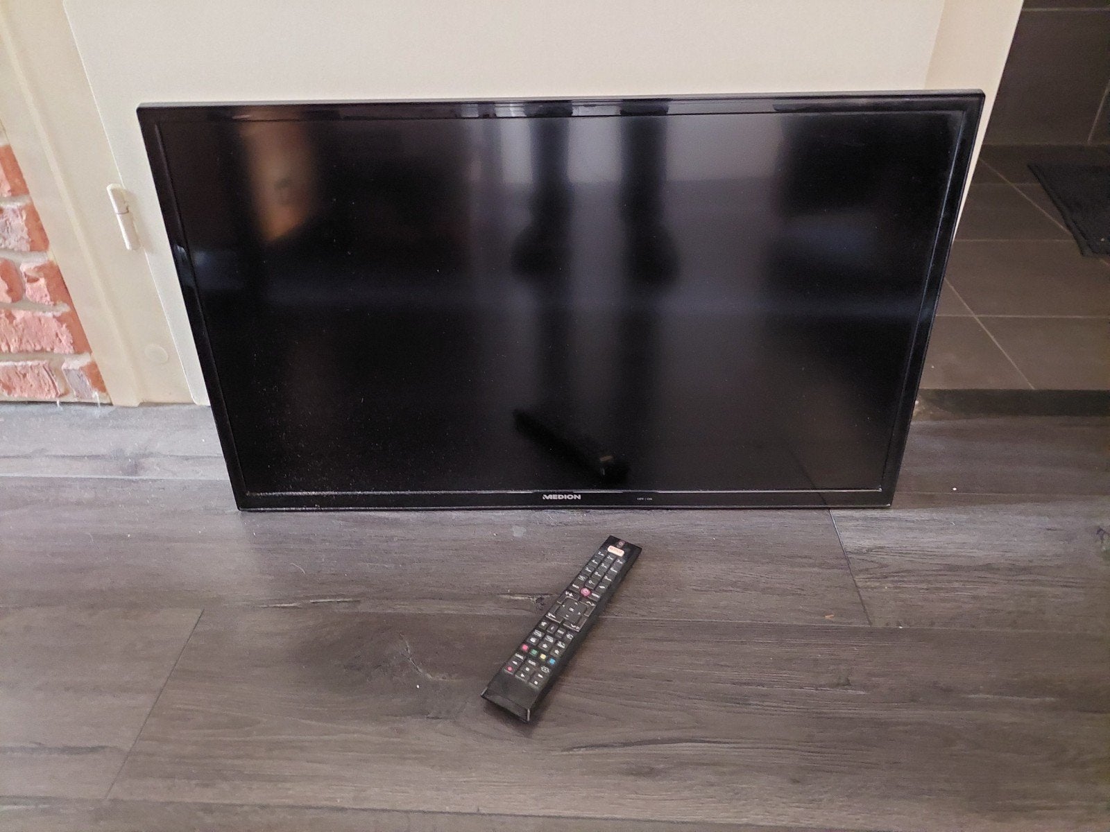 smart tv 32 inch inclusief ophangbeugel en afstandsbediening, Gebruikt, Smart TV, Ophalen, Overige merken