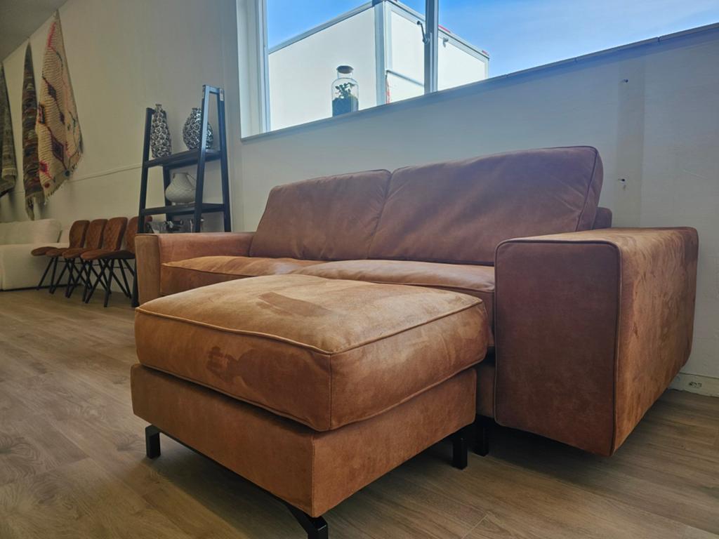 2zits Cognac bank met hocker, 125 cm of meer, 125 cm of meer, Zo goed als nieuw, Info@homefriesland.nl