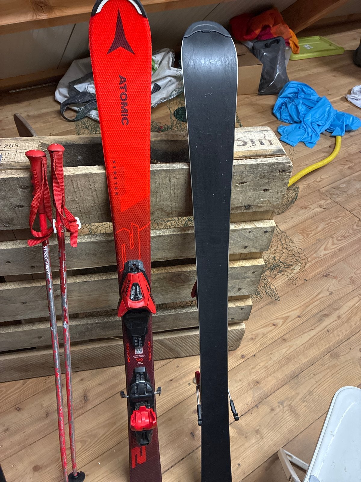 Atomic Redster Ski's met bindingen en skistokken, Sport en Fitness, Ophalen, 100 tot 140 cm, Zo goed als nieuw, Atomic