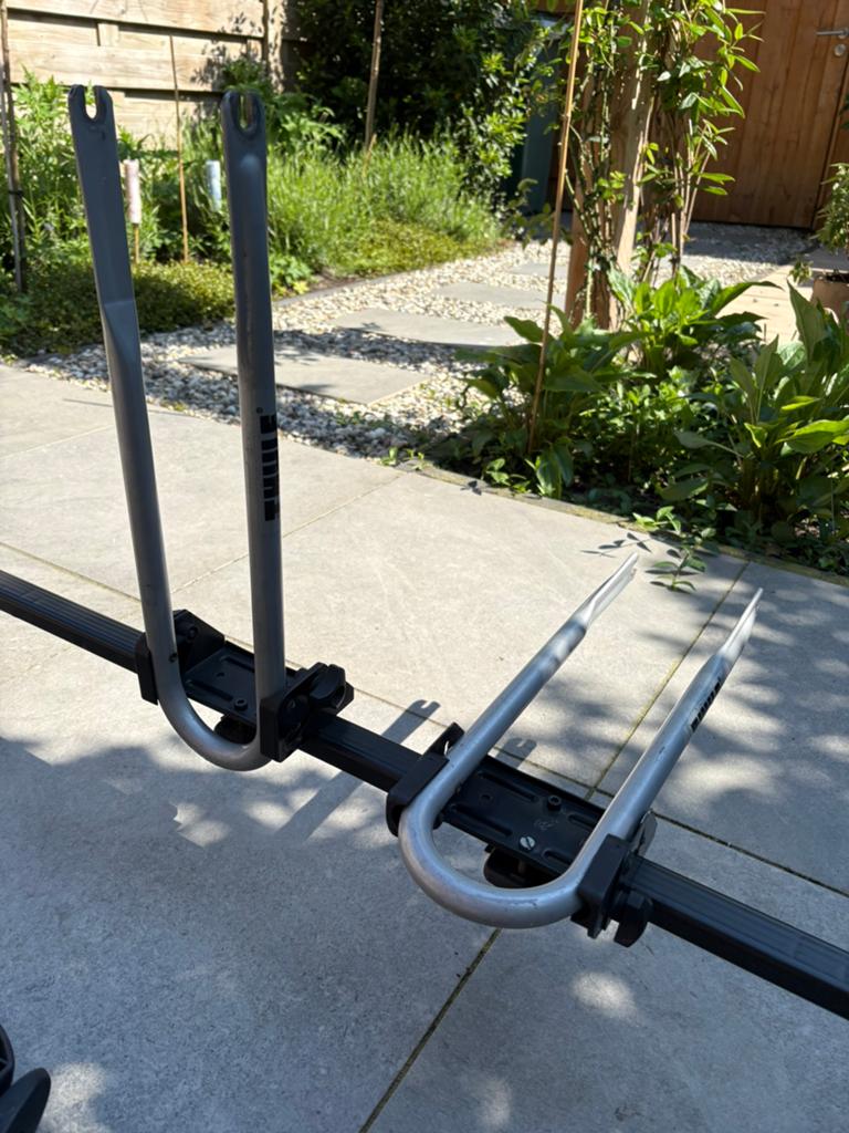 Te koop: 2 thule voorwielhouders, Ophalen, 2 fietsen, Gebruikt, Dakdrager