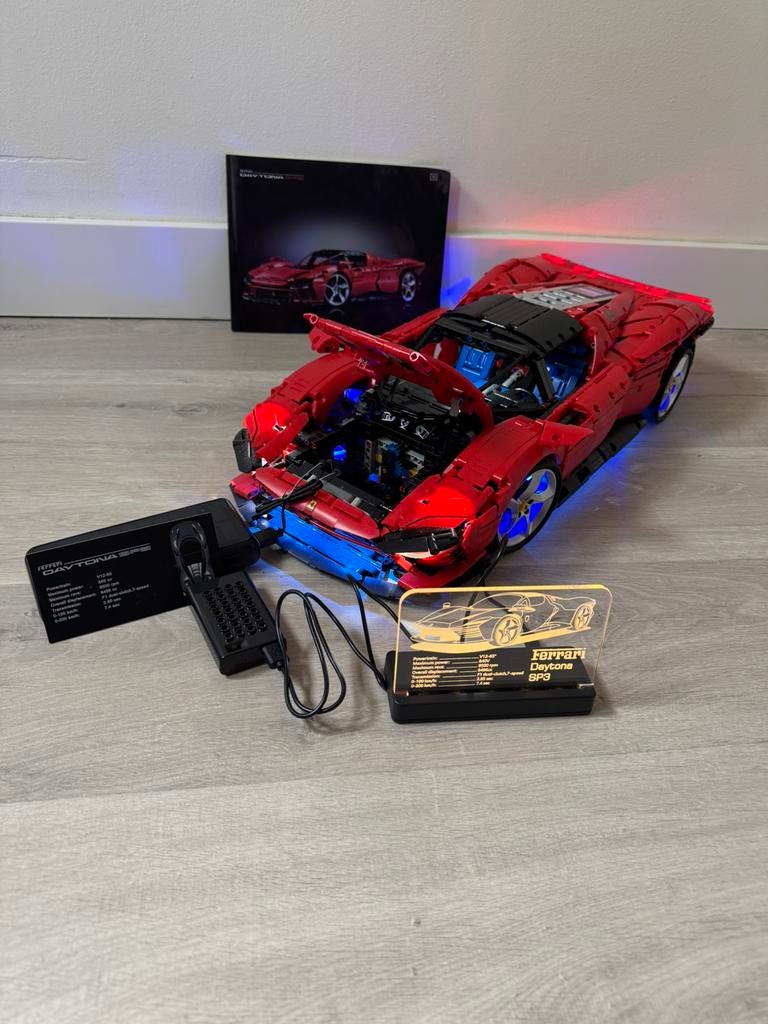 Ferrari Daytona SP3 lego technic inclusief verlichting, Auto, Groter dan 1:32, Nieuw, Ophalen