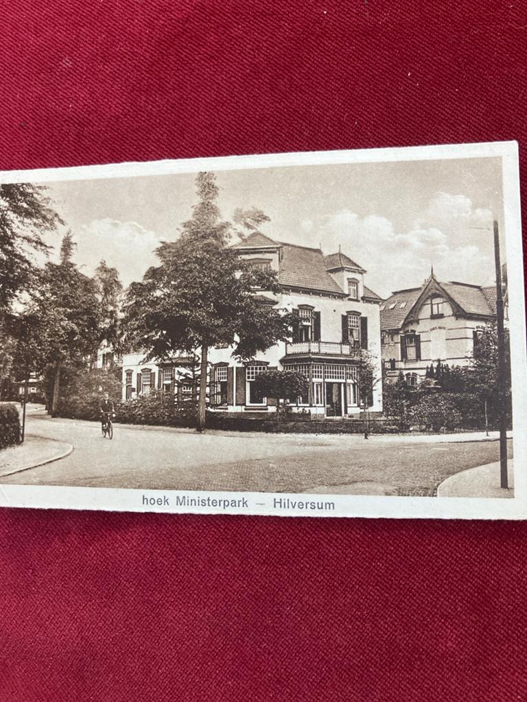 Oude Ansichtkaart Hilversum Hoek Ministerpark 1930, Verzamelen, Ansichtkaarten | Nederland, Ophalen of Verzenden, 1920 tot 1940