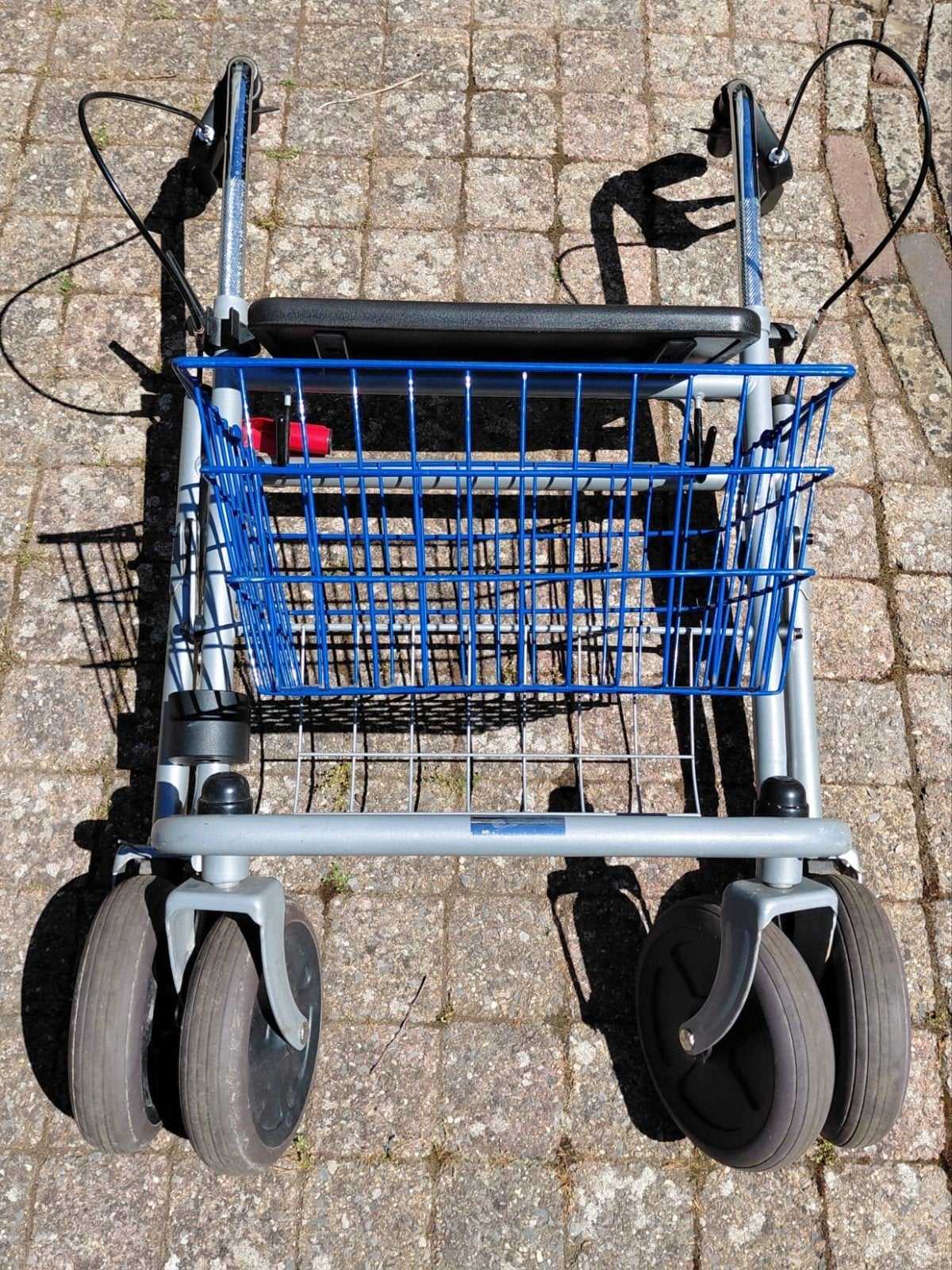 Rollator met mandje merk thuasne, Ophalen, Opvouwbaar, Zo goed als nieuw