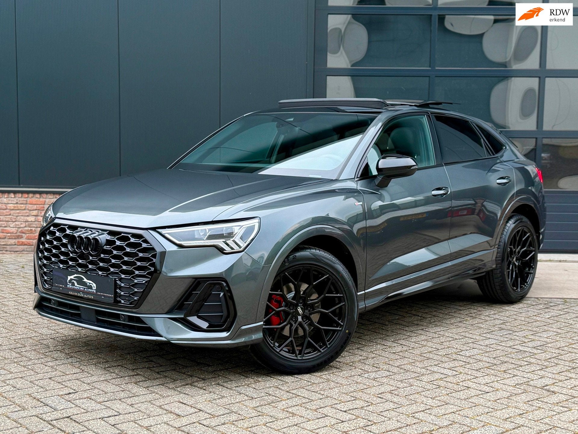 Audi Q3 Sportback 35 TFSI S-Line 150 pk Blackstyle/pano/Came, Auto's, Audi, Zwart, 4 cilinders, Bedrijf, 1570 kg
