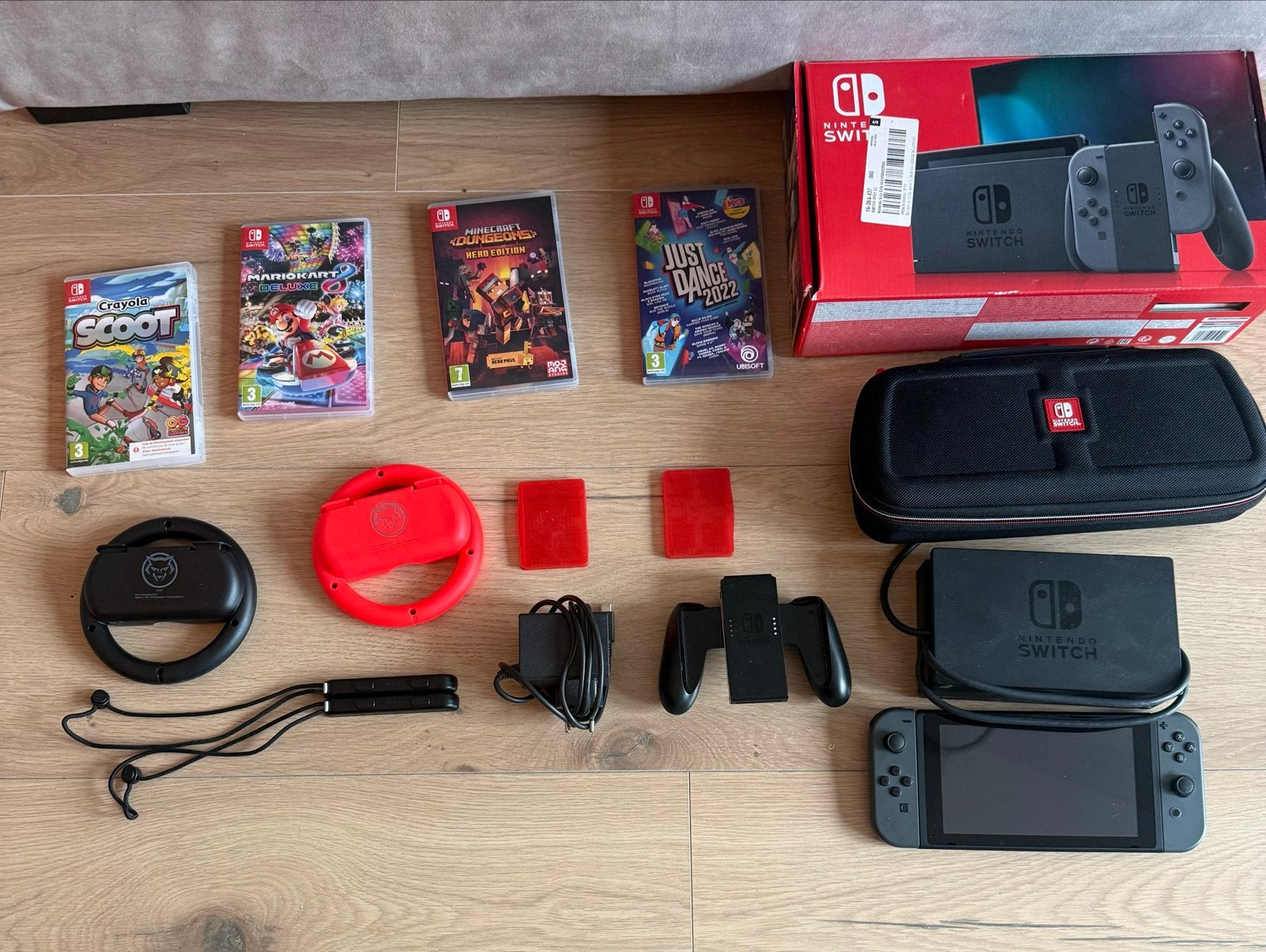 Nintendo Switch met 4 games en accessoires, Ophalen, Met games, Met 2 controllers, Zo goed als nieuw