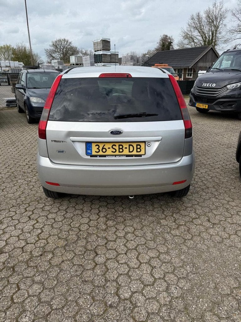 Ford Fiesta 1.6-16V Futura | INRUILKOOPJE | AUT., Auto's, 1596 cc, Gebruikt, Zwart, 4 cilinders