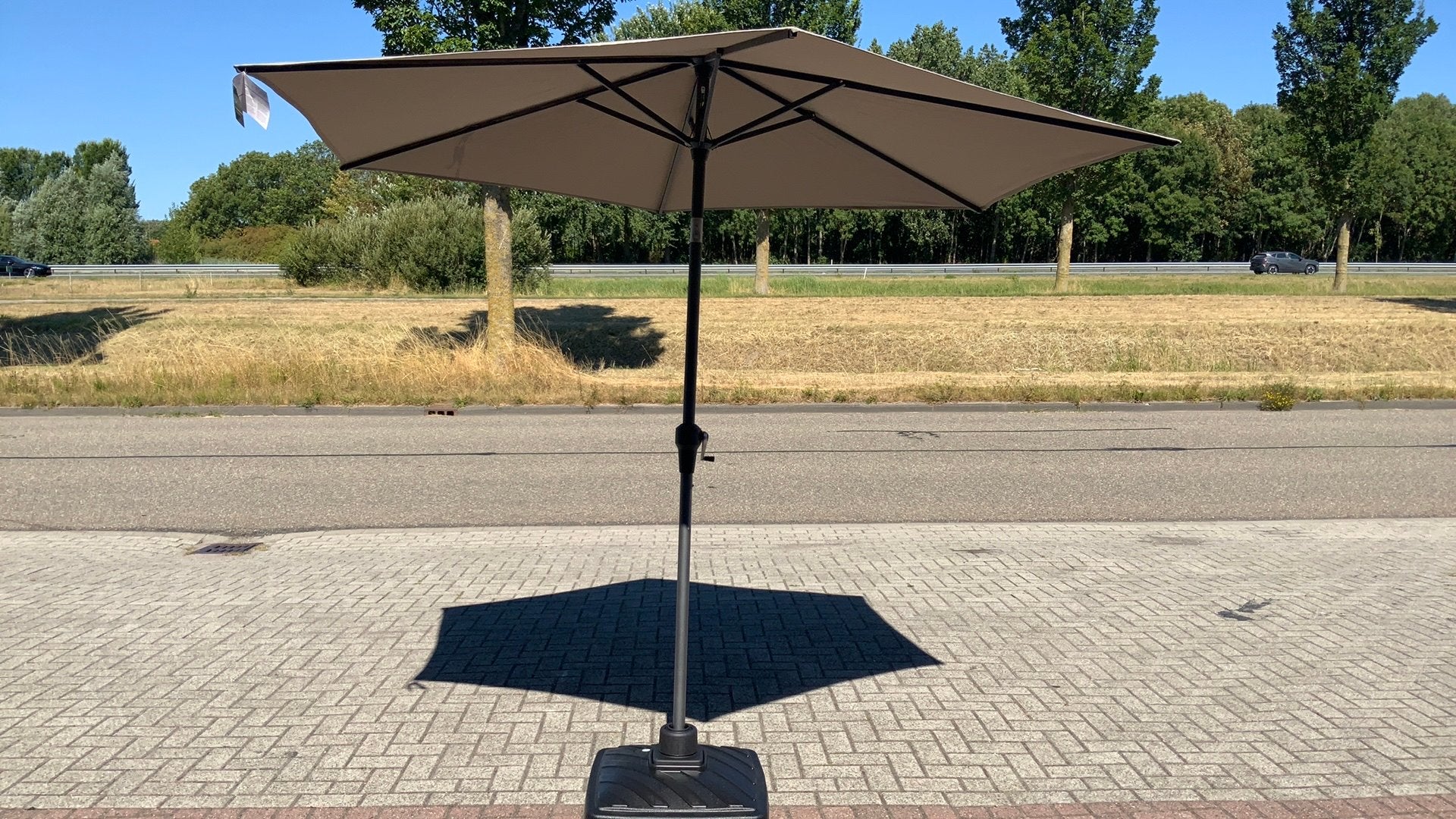 Parasol taupe diameter 270 cm excl. parasolvoet, Verzenden, Zo goed als nieuw, Minder dan 1 meter, Stokparasol