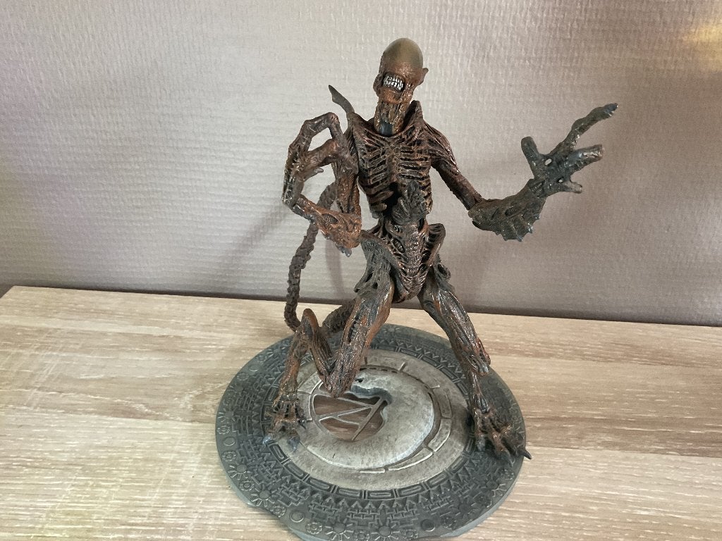 Alien warrior 7 inch met base, Ophalen