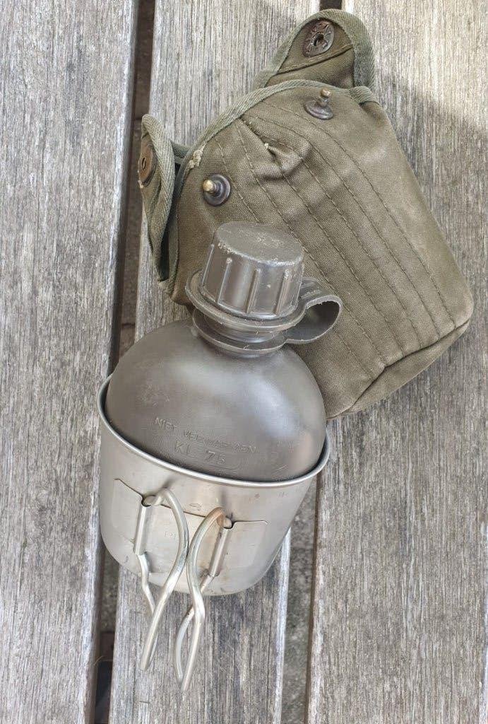 Leger veldfles met hoes en RVS drinkbeker, Ophalen of Verzenden, Landmacht, Nederland, Overige typen