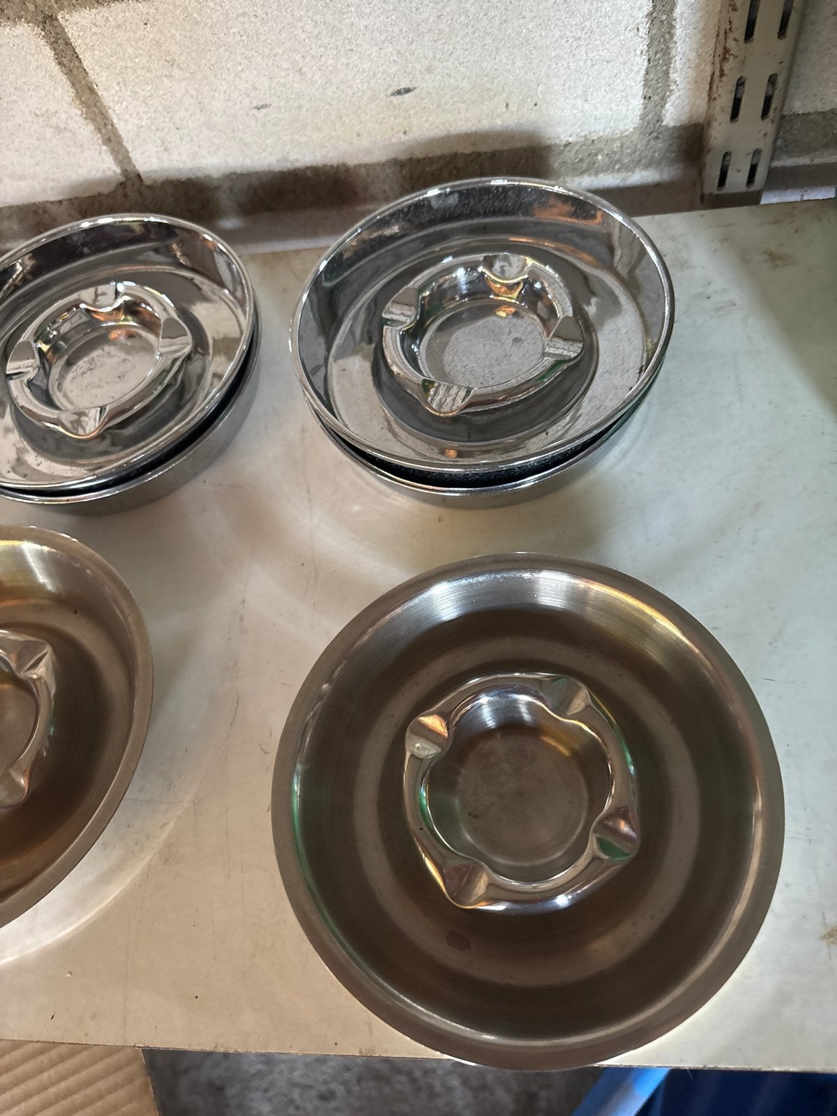 Set van 12 metalen asbakken, Verzamelen, Ophalen, Gebruikt, Asbak