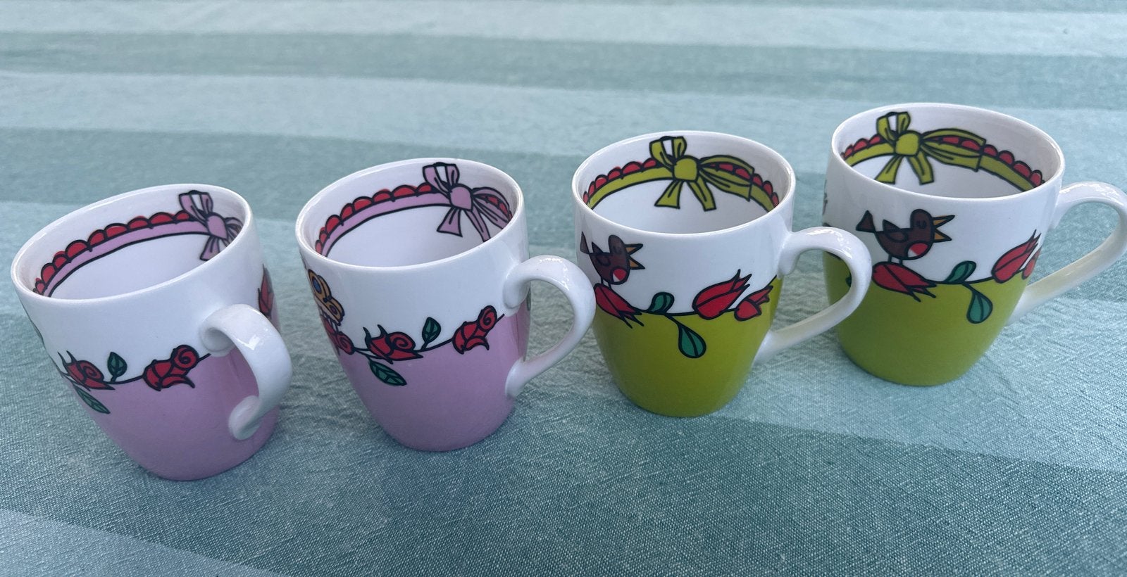 Koffiekopjes Liefebees Babette Harms - 4 stuks, Gebruikt, Overige merken, Keramiek, Ophalen of Verzenden