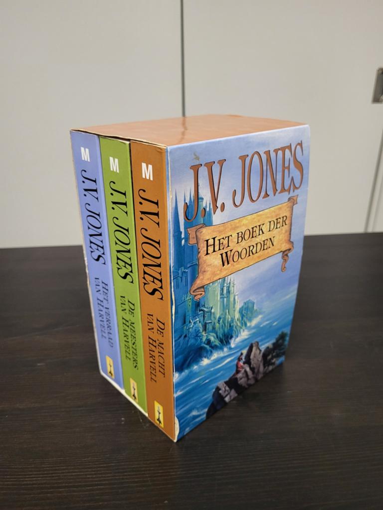 J.V. Jones - Het Boek der Woorden - Harvell fantasy trilogie, Ophalen of Verzenden, Gelezen, J.V. Jones