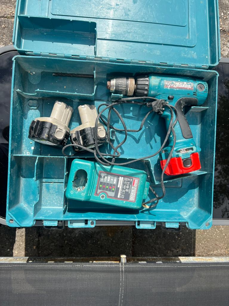 Makita boormachine 6217D/6317D)+DC1414 T Lader+Accu's,Koffer, Ophalen of Verzenden, Zo goed als nieuw, Boor- en Schroefmachine