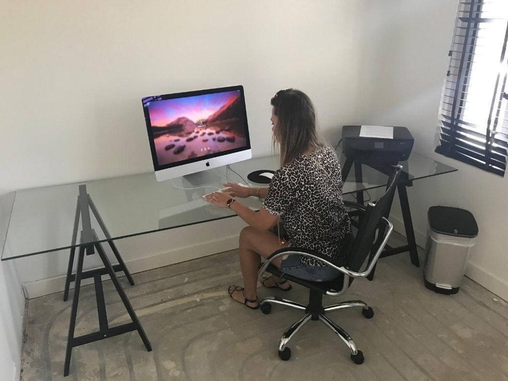 Mooi stevig strak glazen bureau 2.50M x 75 cm, Overige typen, Zo goed als nieuw, 75 cm, Modern