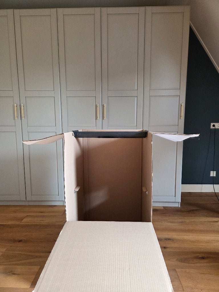 2 garderobe verhuisdozen + 8 normale AllSafe verhuisdozen, Ophalen, Doos, 40 tot 60 cm, 50 tot 75 cm