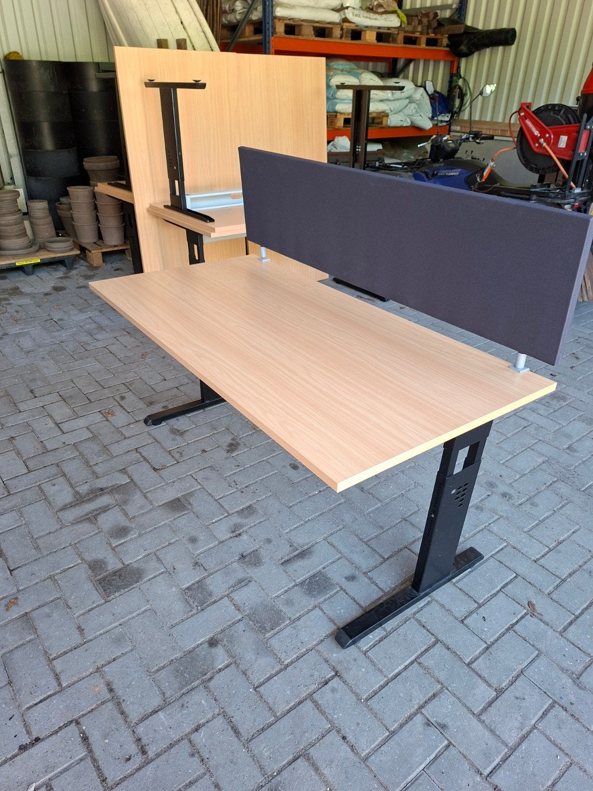 Bureau met scheidingswand - Zo goed als nieuw, Spaanplaat of MDF, Ophalen of Verzenden, Overige merken, Computerbureau
