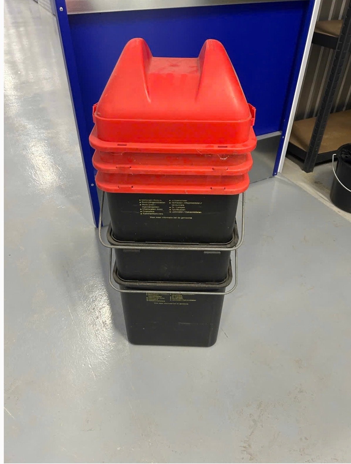 3 klein chemisch afval (kca) boxen, Ophalen
