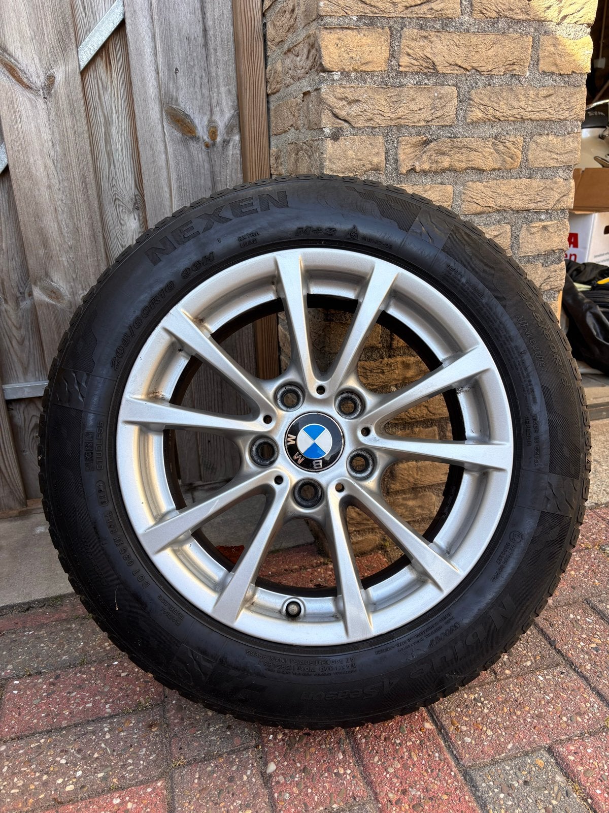Originele BMW 16”velgen + Nexen All-Season banden 205/60 R16, Ophalen, Gebruikt, 16 inch, Banden en Velgen