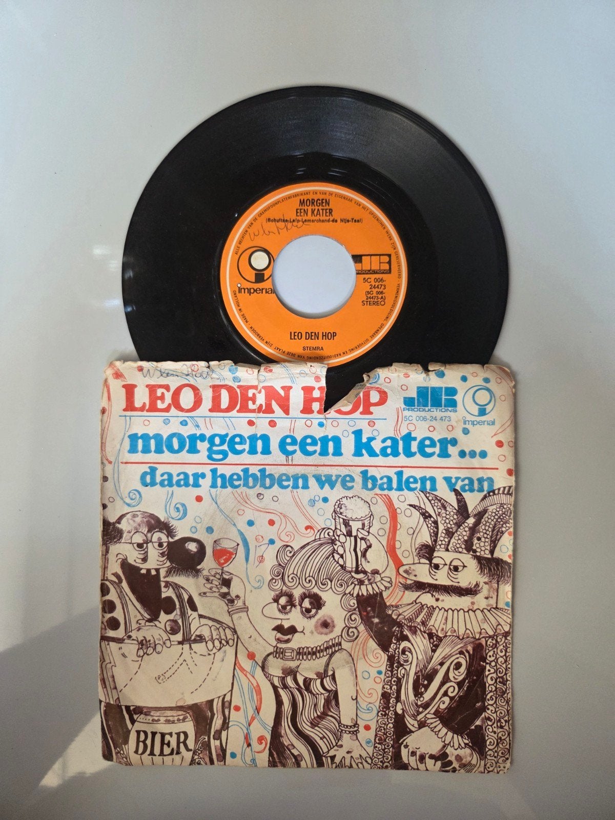 Leo den Hop - Morgen een kater...., Ophalen of Verzenden, Gebruikt, Nederlandstalig