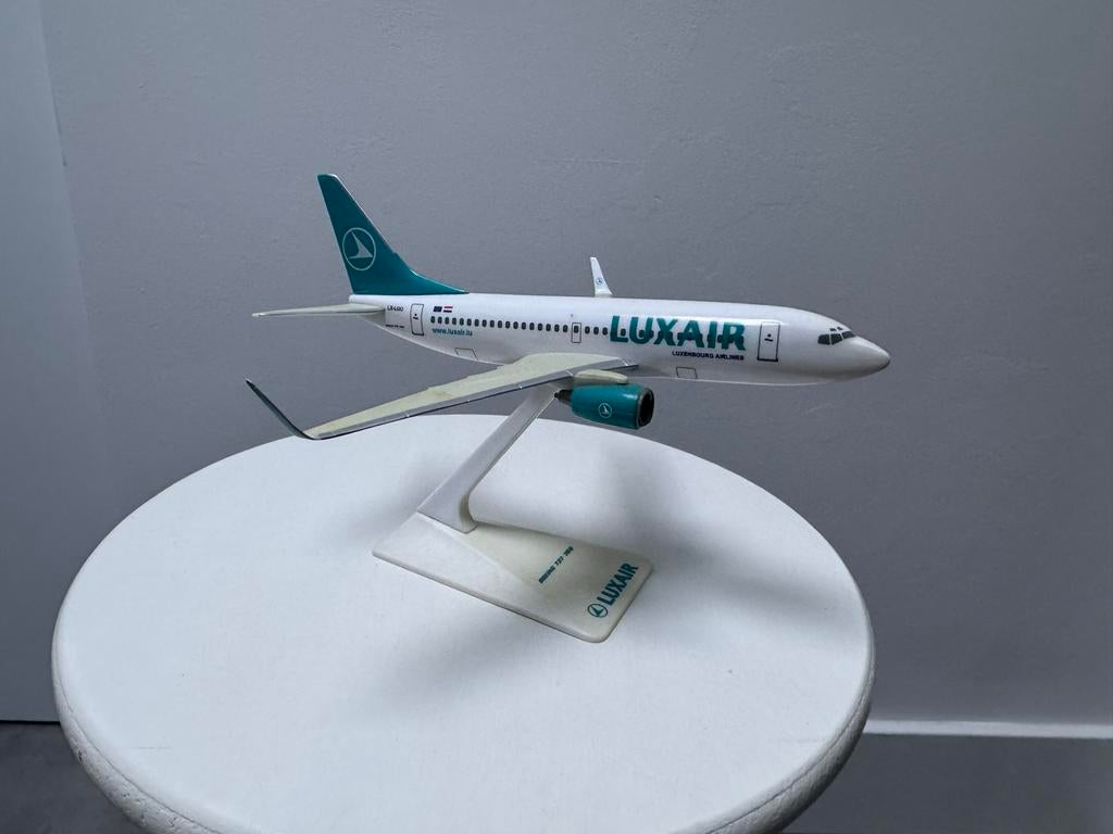 Luxair Boeing 737-700 schaal 1:200 model met standaard, Ophalen of Verzenden, Zo goed als nieuw