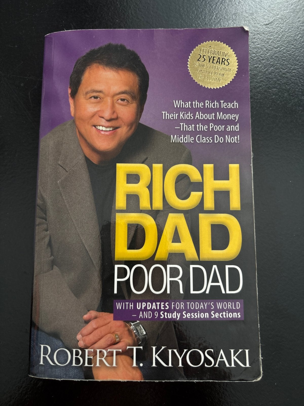 Rich Dad Poor Dad - Robert T. Kiyosaki (25th Anniversary), Boeken, Ophalen of Verzenden, Gelezen, Geld en Beleggen